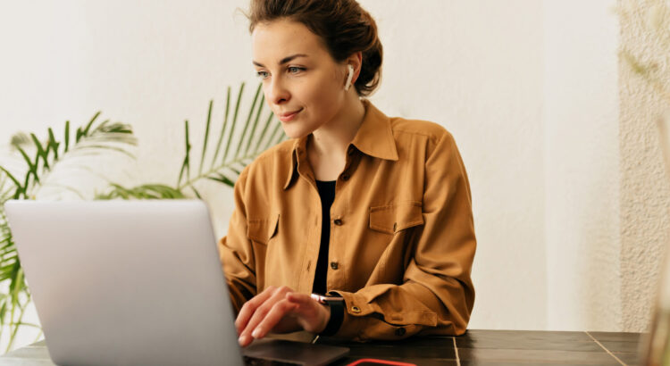 laptop girl